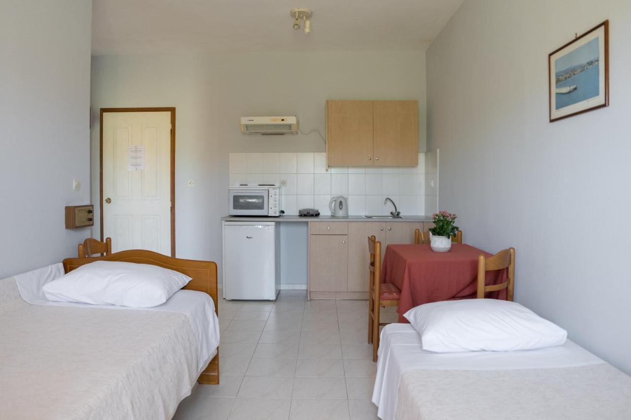 Ammousa Hotel Apartments Lixouri Bagian luar foto
