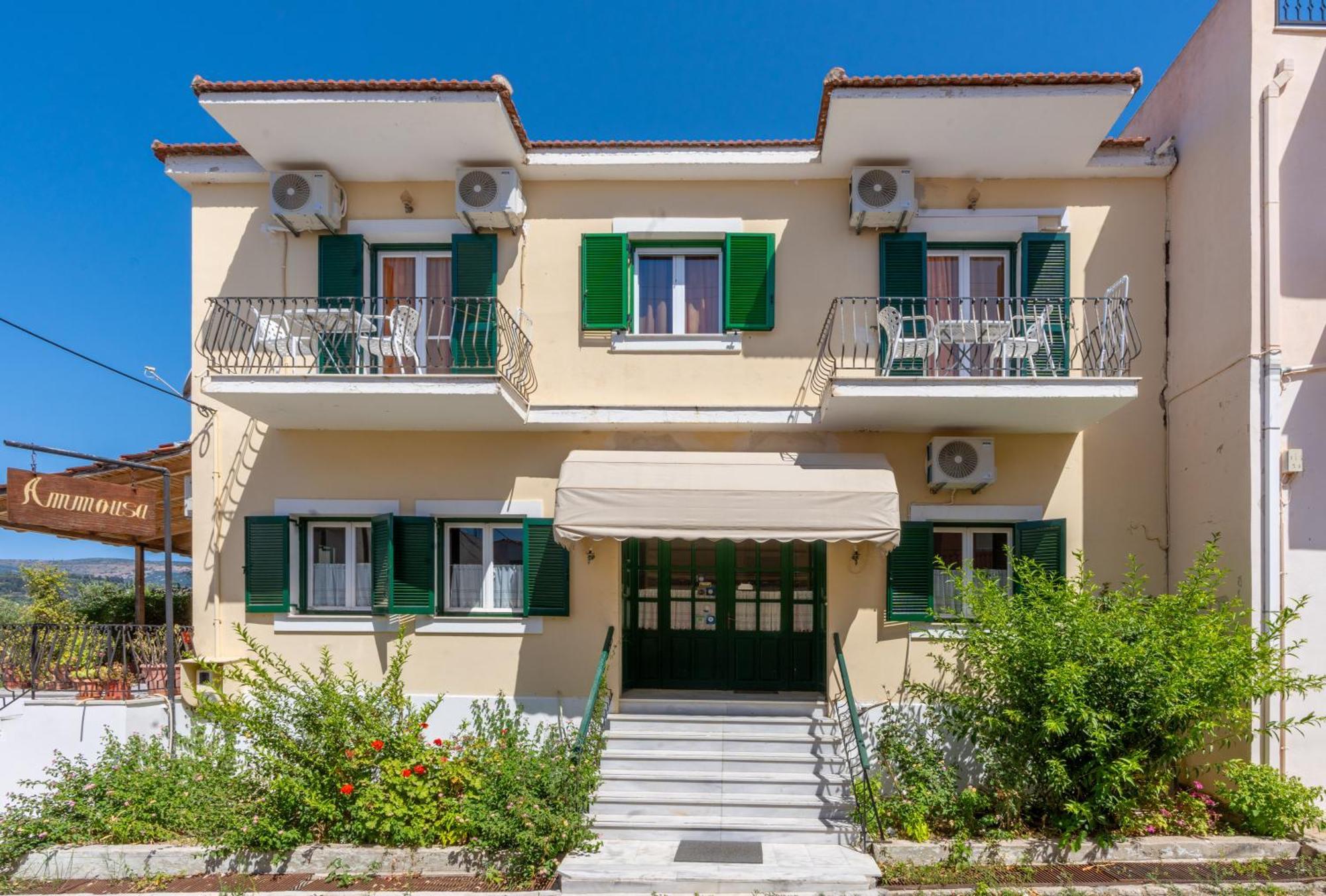 Ammousa Hotel Apartments Lixouri Bagian luar foto
