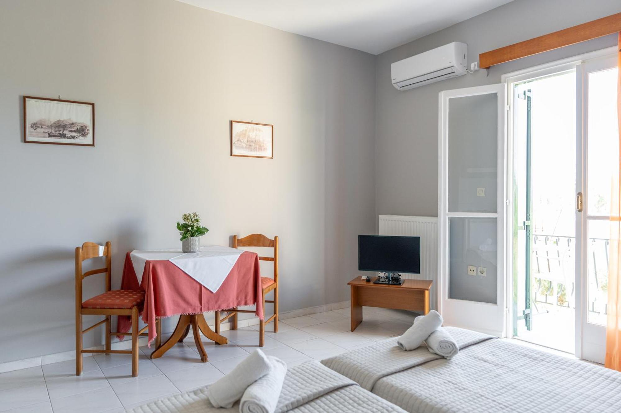 Ammousa Hotel Apartments Lixouri Bagian luar foto